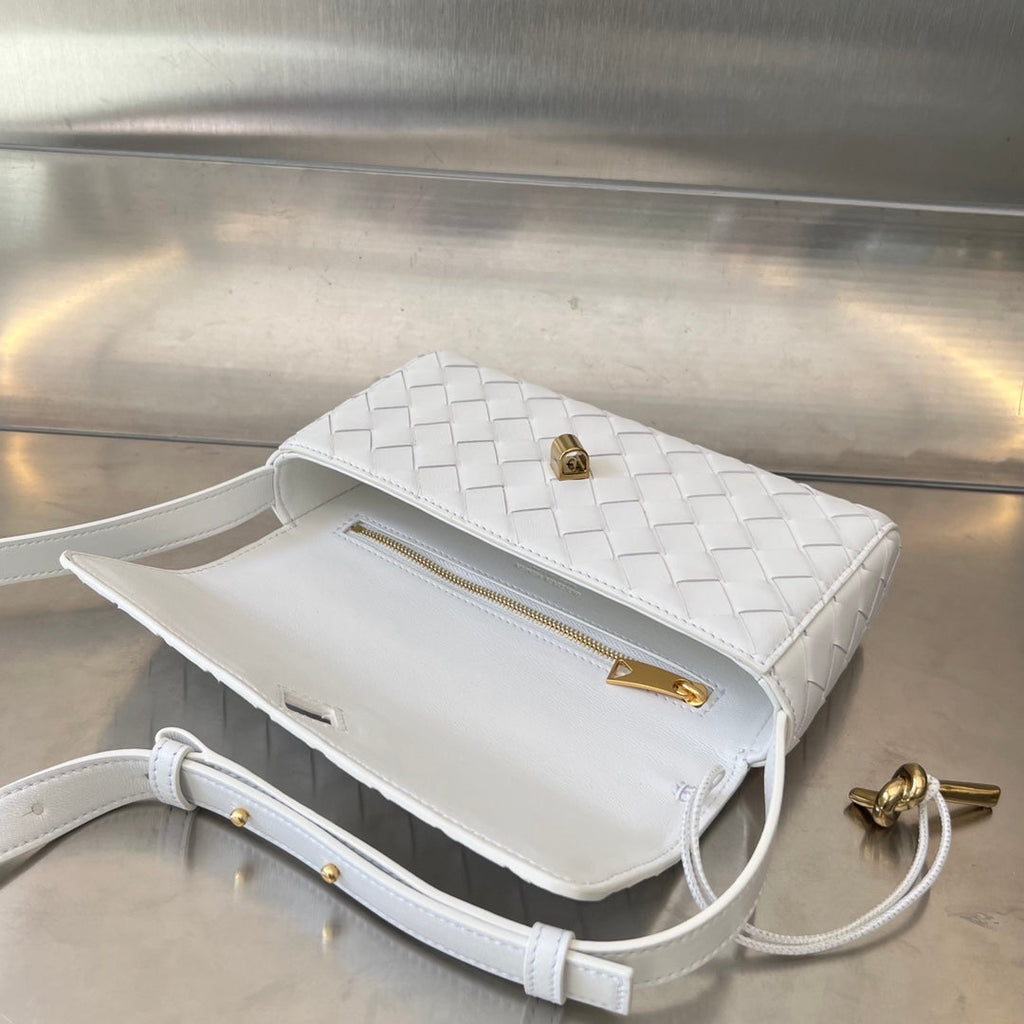 BOTTEGA VENETA ANDIAMO 21 IN WHITE LAMBSKIN