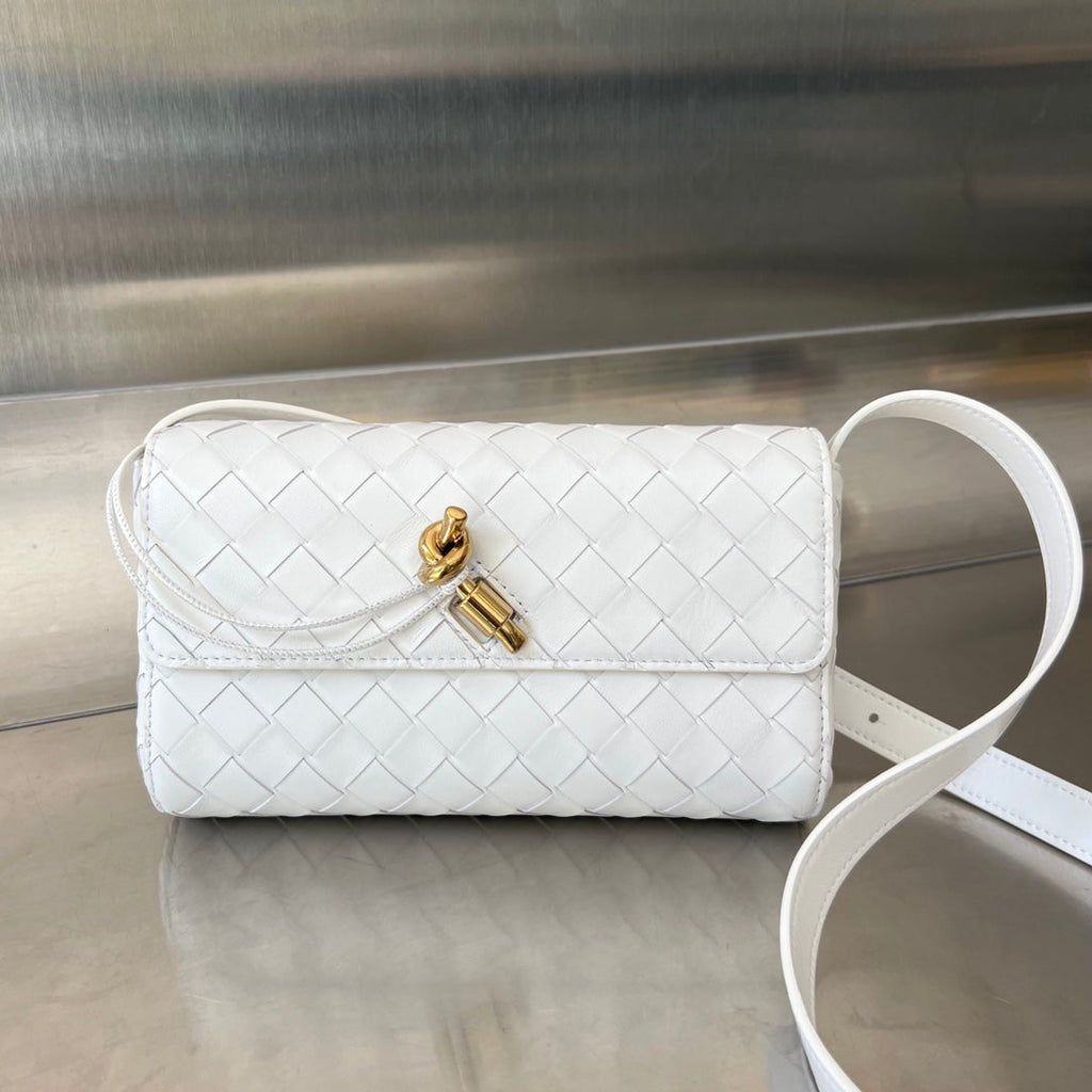 BOTTEGA VENETA ANDIAMO 21 IN WHITE LAMBSKIN