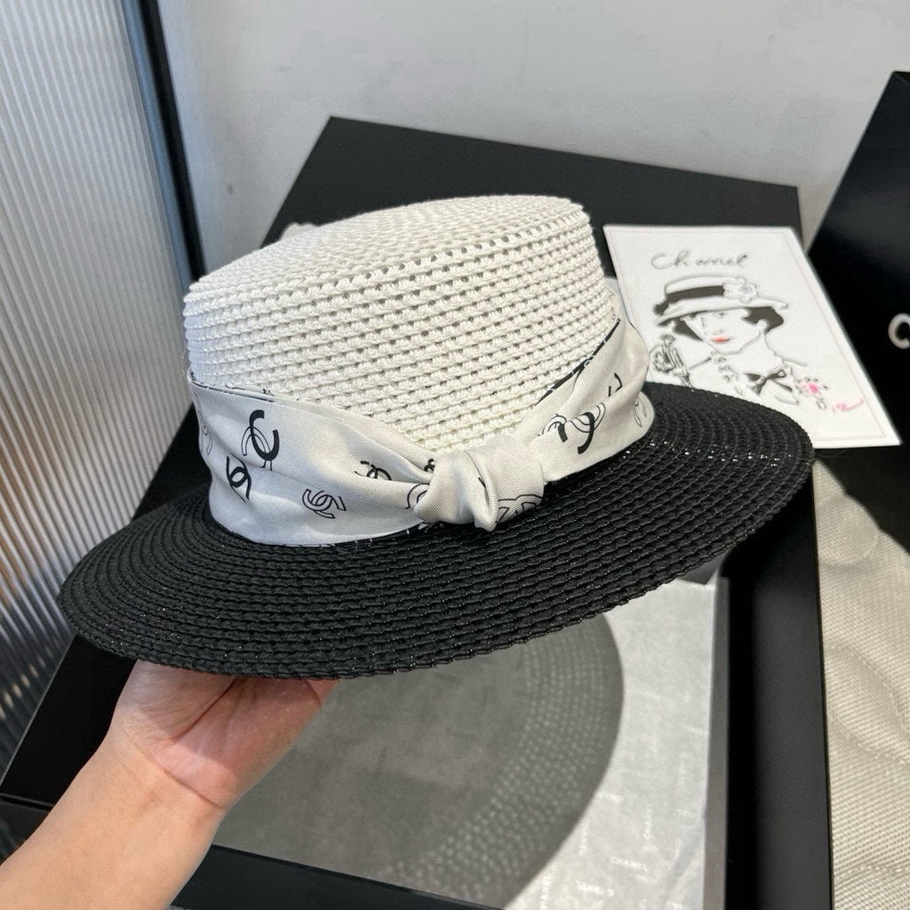 CHANEL FLAT STRAW HAT BLACK AND WHITE 673935