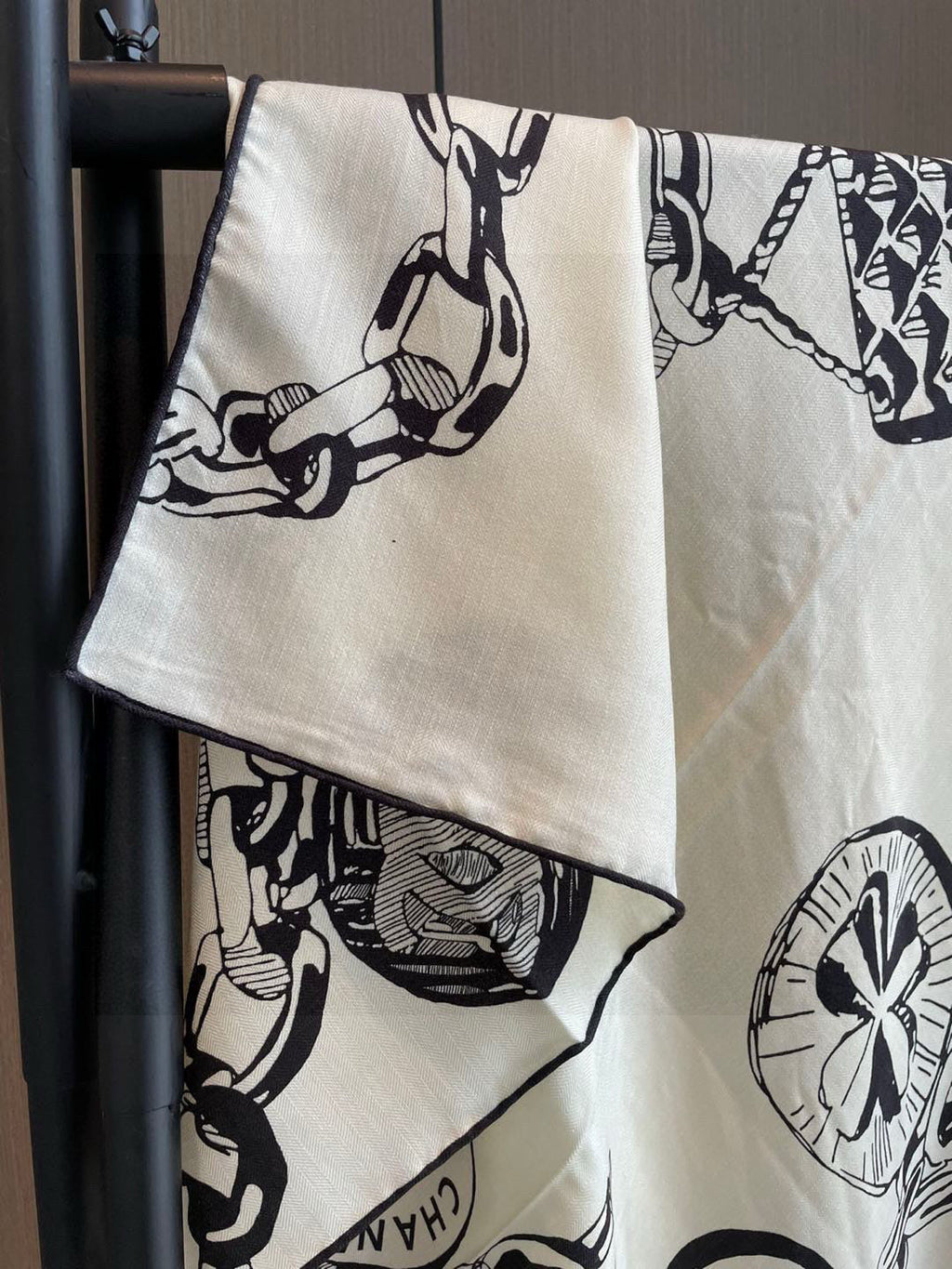 CHANEL 25S SCARF 140 IN CASHMERE SILK 733892