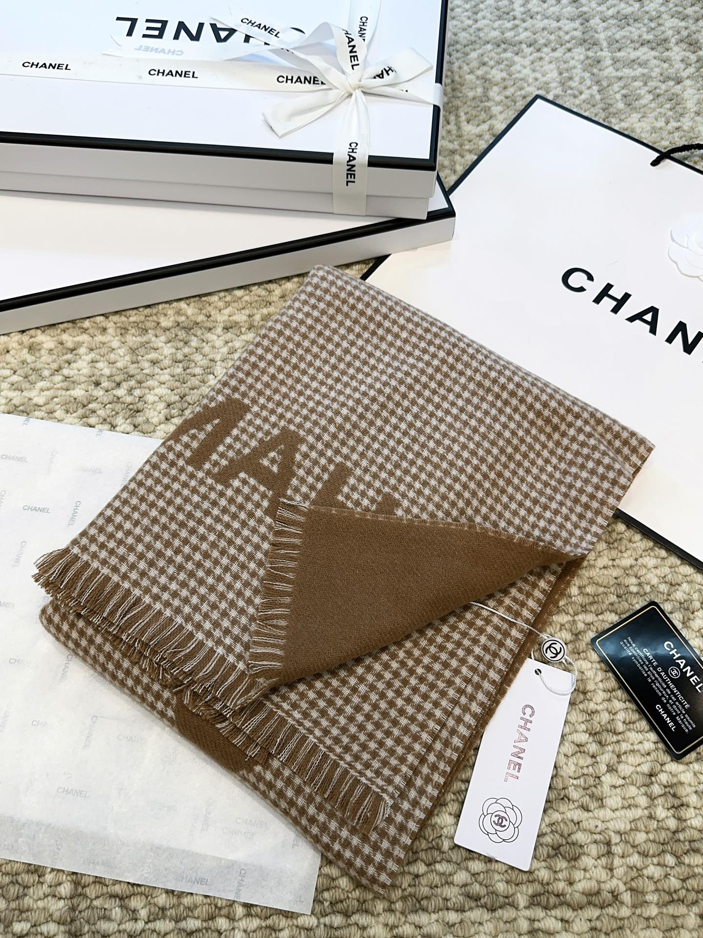 CHANEL HOUNDSTOOTH SCARF 185 CM IN CAMEL BROWN CASHMERE 393124
