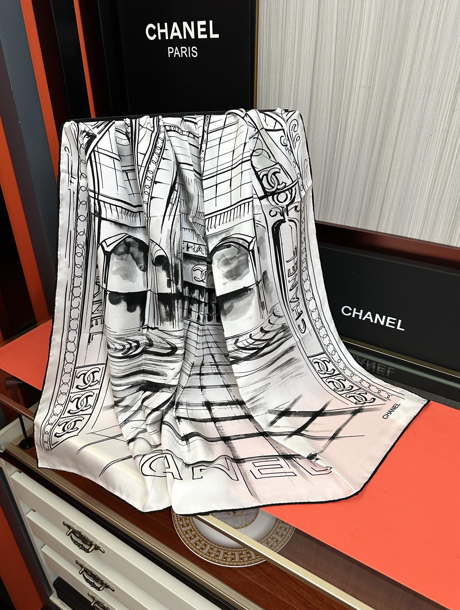 CHANEL 25S SCARF 90 IN SILK 001